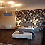 Tiziana Relax And Pool ,wine & Food Дом отдыха *