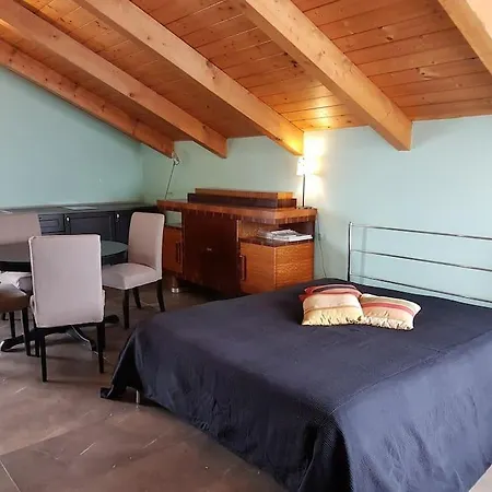Tiziana Relax And Pool ,wine & Food Holiday home *