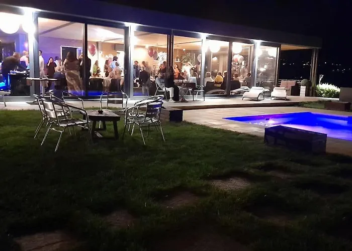 Tiziana Relax And Pool ,wine & Food Holiday home *