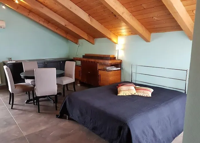 Tiziana Relax And Pool ,wine & Food Holiday home *