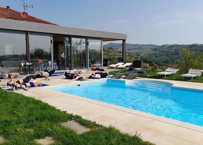 Tiziana Relax And Pool ,wine & Food Holiday home *
